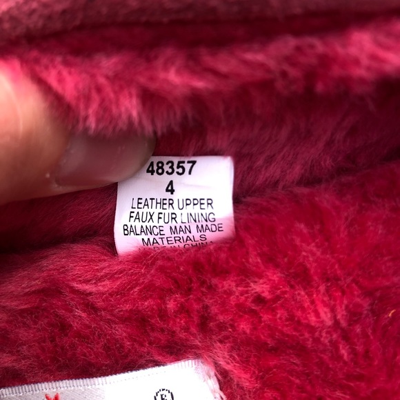 Minnetonka Slippers, Size 4 - Picture 7 of 8